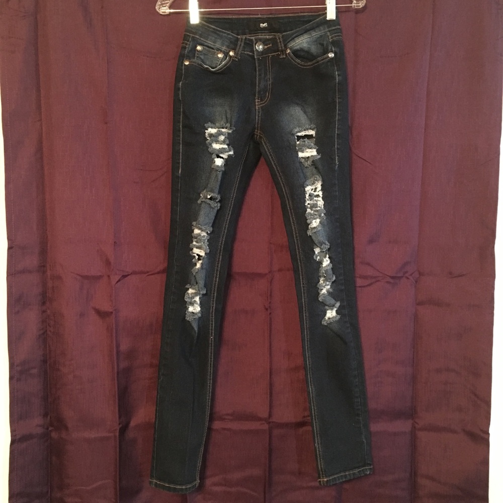 UWD Women’s Distressed Skinny Jeans
